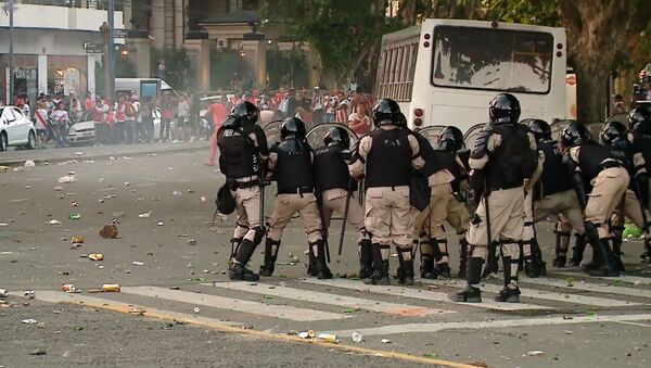 Беспорядки в Буэнос-Айресе перед финальным матчем Кубка Либертадорес - Sputnik Грузия