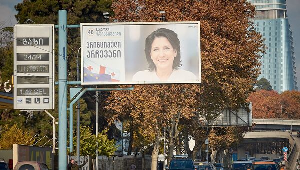 Предвыборный баннер Саломе Зурабишвили - Sputnik Грузия
