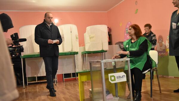 Мамука Бахтадзе на одном из избирательных участков - Sputnik Грузия