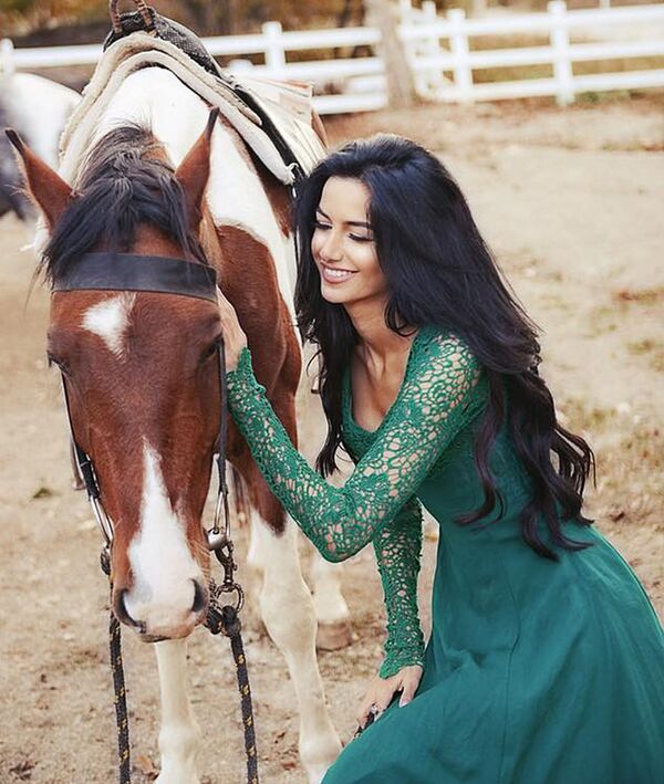 Miss Office და 25 ათასი დოლარი: ვინ არის ულამაზესი ლარა იანი Miss Office და 25 ათასი დოლარი: ვინ არის ულამაზესი ლარა იანი - Sputnik საქართველო