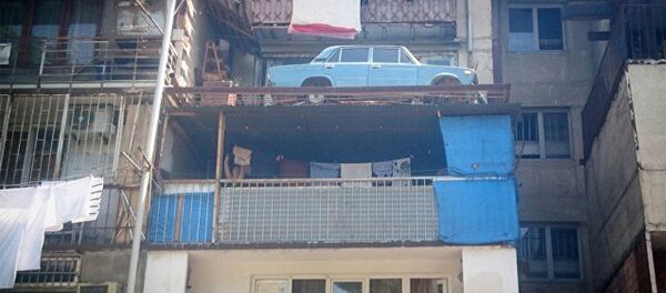 Жигули на пристройке жилого дома, архивное фото - Sputnik Грузия