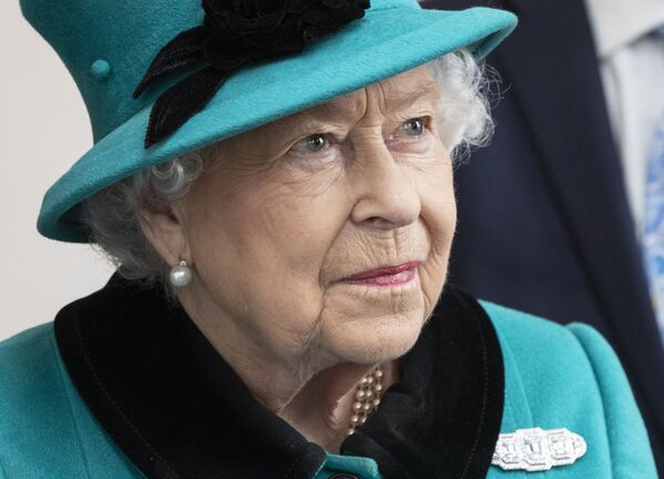 Королева Великобритании в списке Forbes — по совокупности заслуг. Елизавета II уже стала монархом, который правит в истории Великобритании дольше всех — 66 лет. Она до сих пор не отошла от своих монарших обязанностей, принимая гостей в Букингемском дворце и Виндзорском замке - Sputnik Грузия