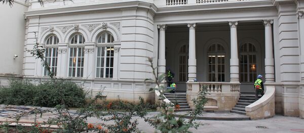 В самом особняке тоже заметное оживление - Sputnik Грузия