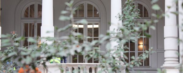 Один из кабинетов будущей резиденции выходит на этот роскошный балкон - Sputnik Грузия