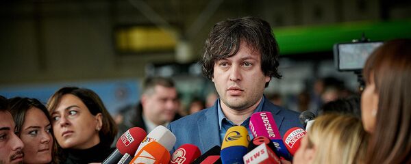 Ираклий Кобахидзе беседует с журналистами - Sputnik Грузия