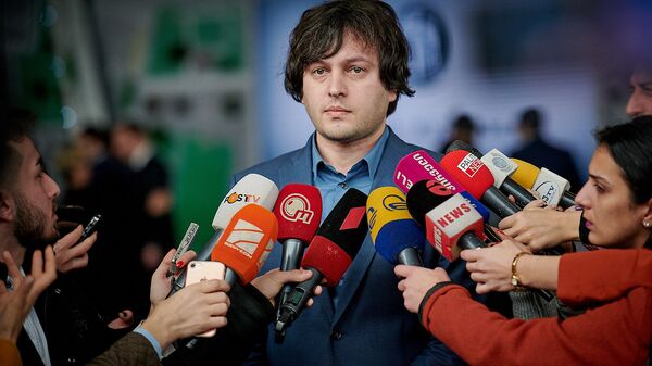 Ираклий Кобахидзе беседует с журналистами - Sputnik Грузия