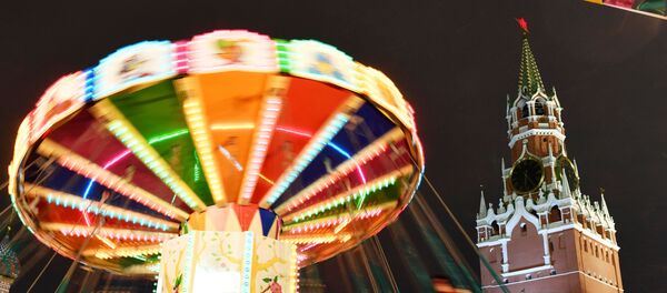 მოსკოვში წითელი მოედანი ტრადიციულად მთავარ საახალწლო ბაზრობად იქცა, სადაც ყველა მსურველს შეუძლია შეიძინოს საშობაო საშუქრები ახლობლებისათვის - Sputnik საქართველო