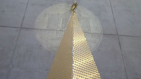 Рождественская елка из золотых монет в Мюнхене - Sputnik Грузия