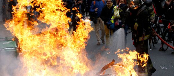 Беспорядки Желтых жилетов в Париже  - Sputnik Грузия
