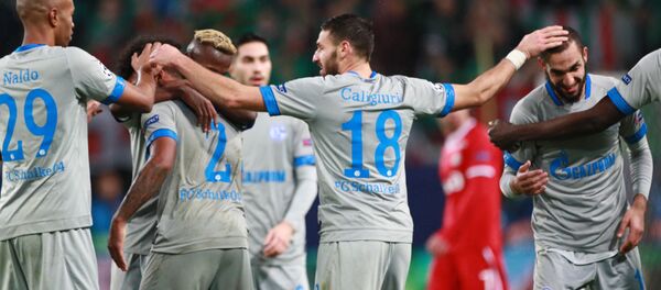 Игроки Шальке радуются победе - Sputnik Грузия