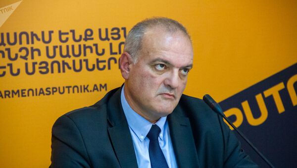 Политтехнолог Виген Акопян - Sputnik Грузия