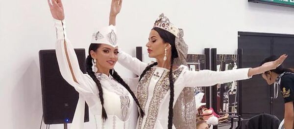 Элиза Мурадян и Лара Ян Элиза Мурадян и Лара Ян - Sputnik Грузия