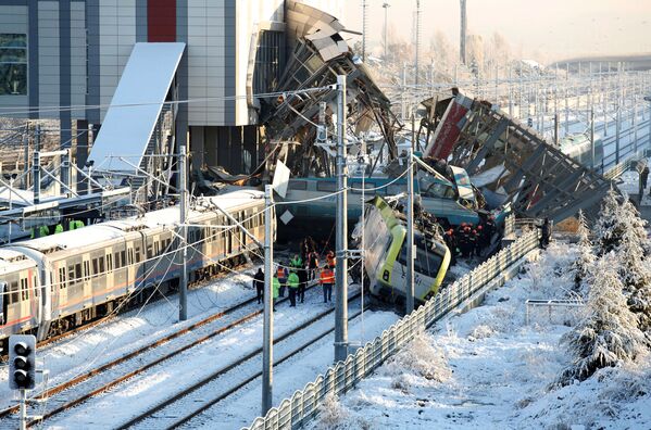 В четверг утром произошло крушение скоростного поезда, следовавшего из Анкары в Конью
 - Sputnik Грузия