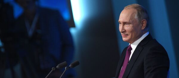 Владимир Путин на ежегодной пресс-конференции - Sputnik Грузия