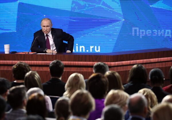 Практику проведения больших пресс-конференций Путин ввел в 2001 году во время первого президентского срока

 - Sputnik Грузия