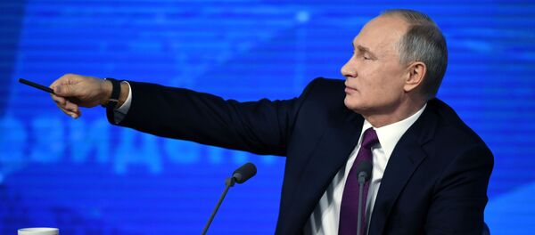 Президент РФ Владимир Путин во время ежегодной большой пресс-конференции в Центре международной торговли на Красной Пресне - Sputnik Грузия