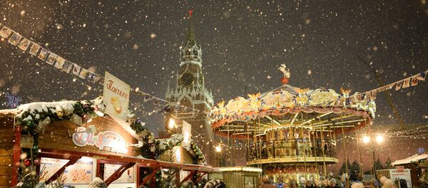 Посетители ярмарки на Красной площади - Sputnik Грузия