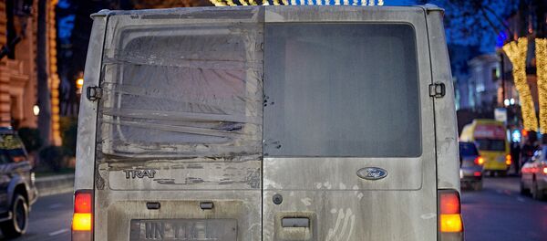 Старый микроавтобус на центральном проспекте - Sputnik Грузия