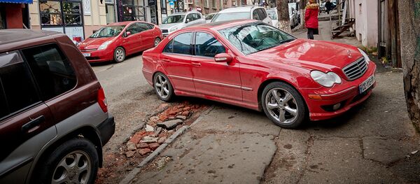 Парковка на улицах Тбилиси Парковка на улицах Тбилиси - Sputnik Грузия