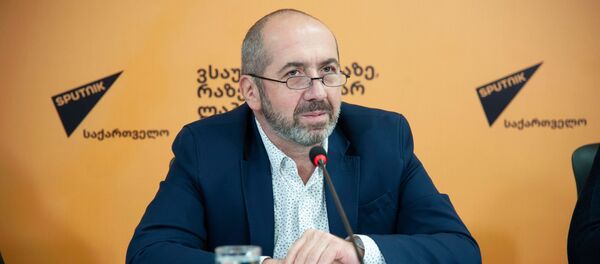 Дефицит политической культуры в Грузии - эксперт назвал тенденцию 2018 года - Sputnik Грузия