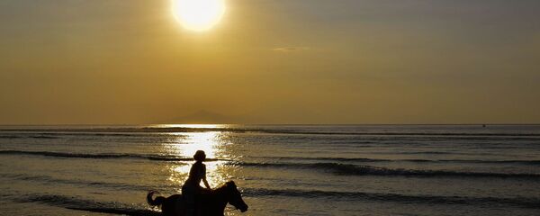 ცხენოსანი ბიჭი ზღვის პირას ცხენოსანი ბიჭი ზღვის პირას - Sputnik საქართველო