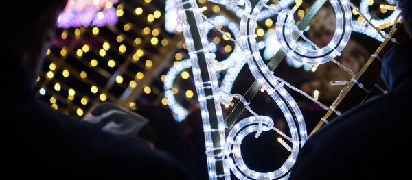 У главной новогодней елки Грузии У главной новогодней елки Грузии - Sputnik Грузия