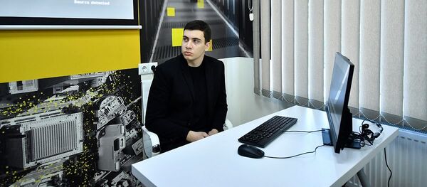 Ученик Европейской школы Тбилиси, 16-летний Георгий Чахнашвили - Sputnik Грузия