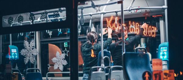 ავტობუსები საახალწლოდ მორთეს ავტობუსები საახალწლოდ მორთეს - Sputnik საქართველო