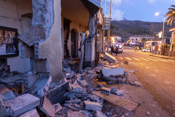 Разрушения были зафиксированы в округе Санта-Венерина и в коммуне Дзафферана-Этнеа - Sputnik Грузия