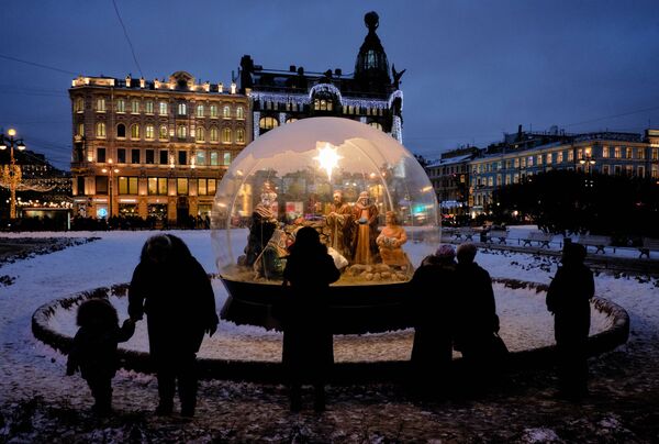 Рождественский вертеп на площади у Казанского собора в Санкт-Петербурге - Sputnik Грузия