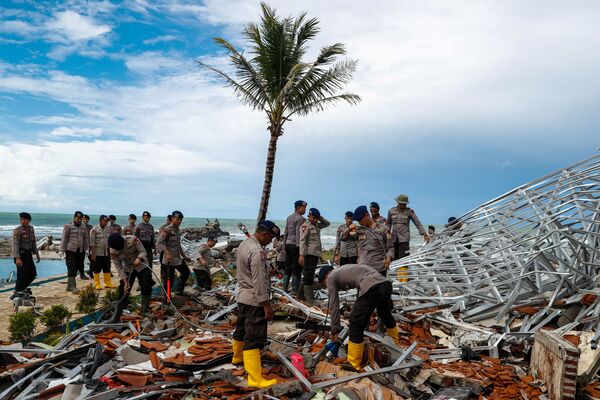 Катастрофические последствия разрушительного цунами в Индонезии - Sputnik Грузия
