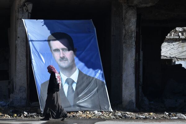 Портрет президента Сирии Башара Асада на окраине Алеппо - Sputnik Грузия