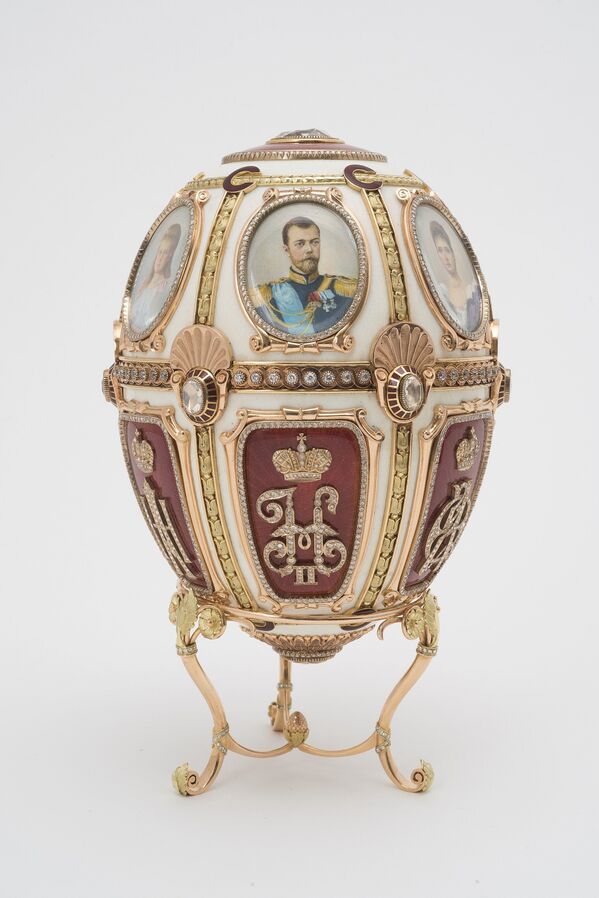 Пасхальное императорское яйцо на подставке 1904 года - Sputnik Грузия