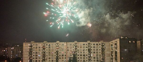 Фейерверки над жилым районом Варкетили в новогоднюю ночь - Sputnik Грузия