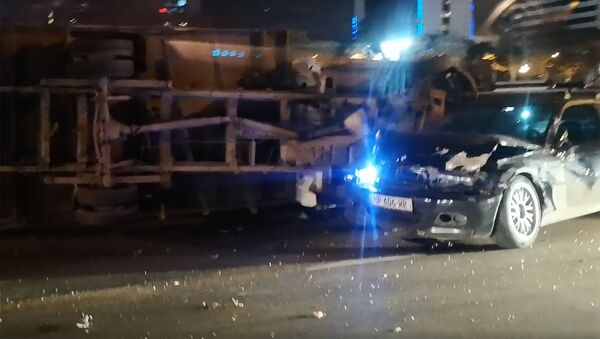 Крупная авария в новогоднюю ночь на набережной в центре столицы Грузии - Sputnik Грузия