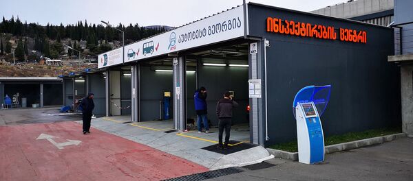 Один из центров для проведения техосмотра автомобилей в столице Грузии - Sputnik Грузия