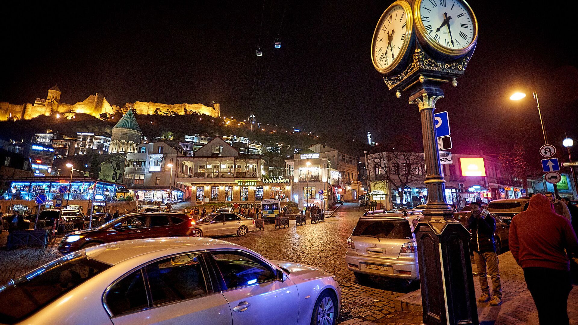 Уличные часы на Мейдане в старом Тбилиси - Sputnik Грузия, 1920, 21.11.2022