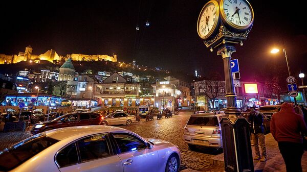 Уличные часы на Мейдане в старом Тбилиси - Sputnik Грузия