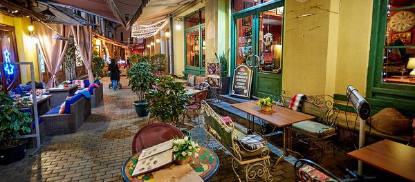 Один из баров на улице Шардена - Sputnik Грузия