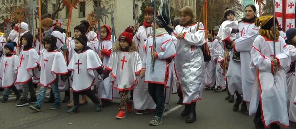 Ангелочки на улицах Тбилиси – в столице Грузии прошло шествие Алило - Sputnik Грузия