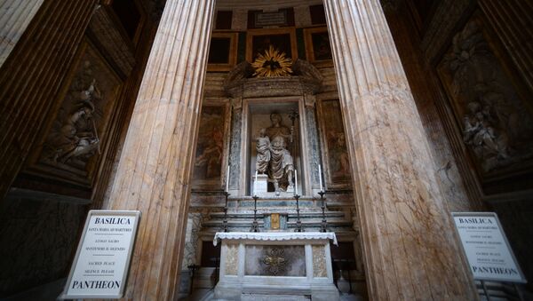 Статуя Святой Иосиф с младенцем Иисусом работы скульптора Винченцо де Росси в храме Пантеон в Риме - Sputnik Грузия