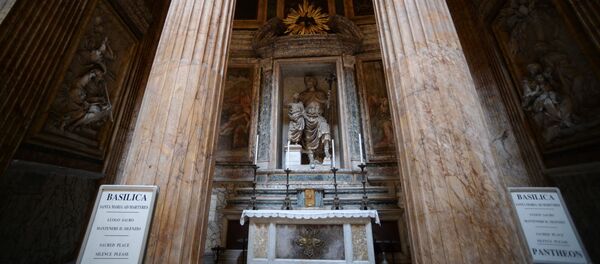 Статуя Святой Иосиф с младенцем Иисусом работы скульптора Винченцо де Росси в храме Пантеон в Риме - Sputnik Грузия