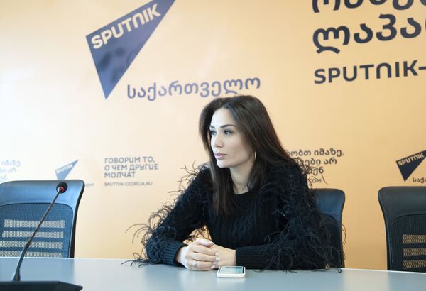 Музыка вместо наркоза – как певица из Грузии прославилась в России Музыка вместо наркоза – как певица из Грузии прославилась в России - Sputnik Грузия