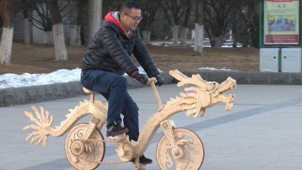  Велосипед из палочек для эскимо смастерил конструктор из Китая - Sputnik Грузия