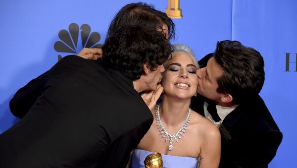 Актриса Леди Гага на церемонии вручения премии Золотой глобус в Калифорнии - Sputnik Грузия