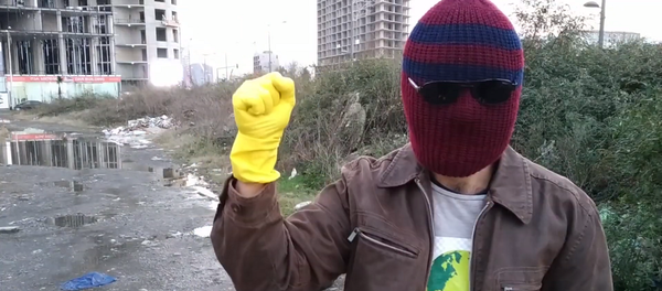 В Грузии появился свой Чистомэн – супермужчина избавляет Батуми от мусора. Видео - Sputnik Грузия