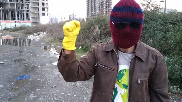 В Грузии появился свой Чистомэн – супермужчина избавляет Батуми от мусора. Видео - Sputnik Грузия