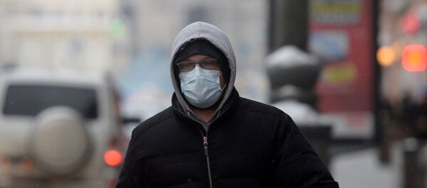 Мужчина в защитной маске - Sputnik Грузия