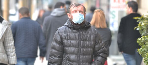 ადამიანი ნიღბით გრიპის ვირუსისგან თავდასაცავად ადამიანი ნიღბით გრიპის ვირუსისგან თავდასაცავად - Sputnik საქართველო