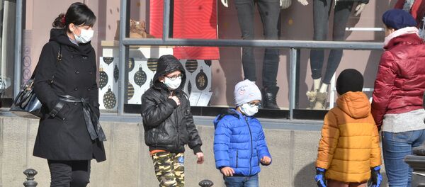 Вирус не пройдет - жители столицы Грузии одели маски, предохраняясь от заболевания. В городе бушует грипп Вирус не пройдет - жители столицы Грузии одели маски, предохраняясь от заболевания. В городе бушует грипп - Sputnik Грузия